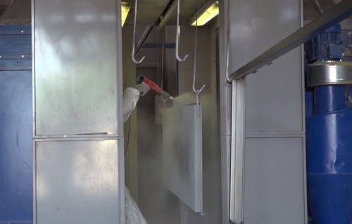 Нанесение краски на полотно