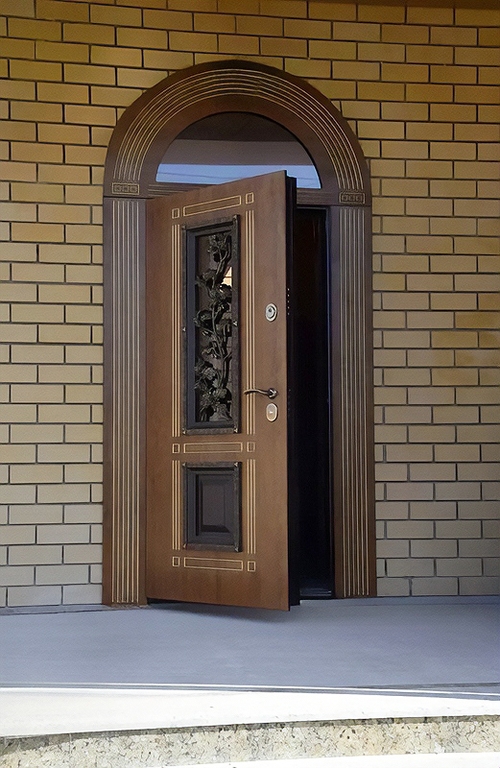 Арочная парадная дверь