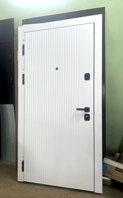 Белая МДФ дверь