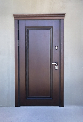 Дверь с карнизом