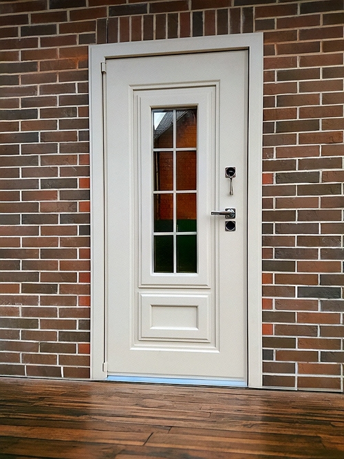 Дверь с остеклением Дверь с остеклением