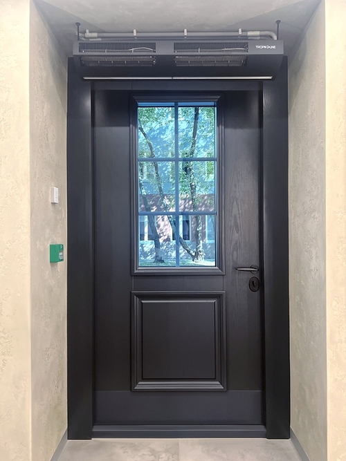 Дверь с остеклением, внутренняя сторона