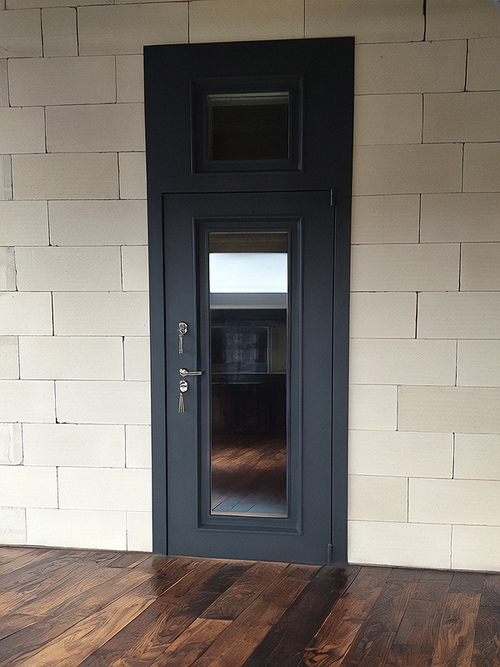 Дверь с остекленной фрамугой Дверь с остекленной фрамугой