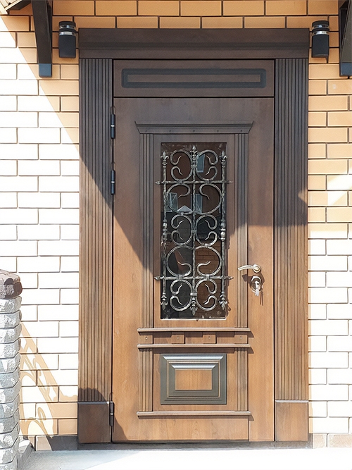 Дверь с широкими наличниками Дверь с широкими наличниками