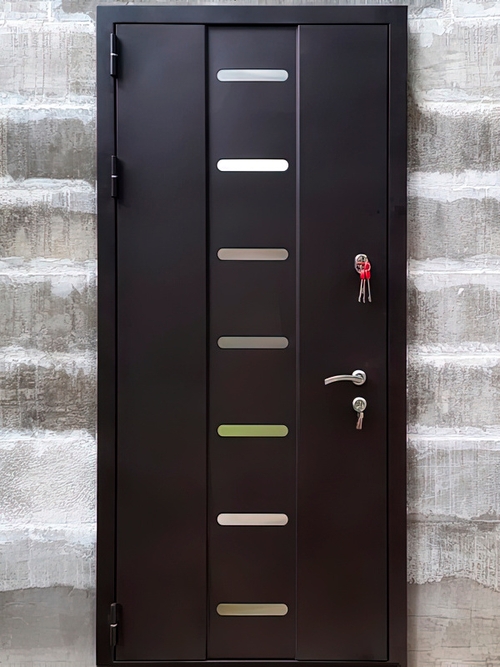 Дверь с вырезом на металле Дверь с вырезом на металле