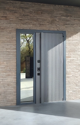 Дверь со стеклом сбоку