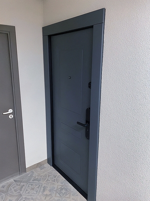 Дверь внутреннего открывания со smart-замком