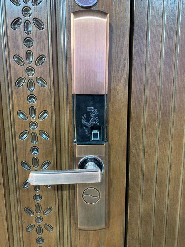 Электронный замок внутри Электронный замок внутри