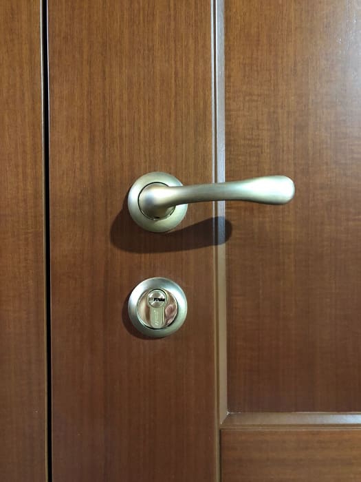 Фурнитура двери Фурнитура двери