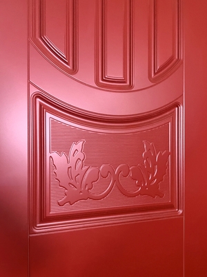 Красная дверная панель