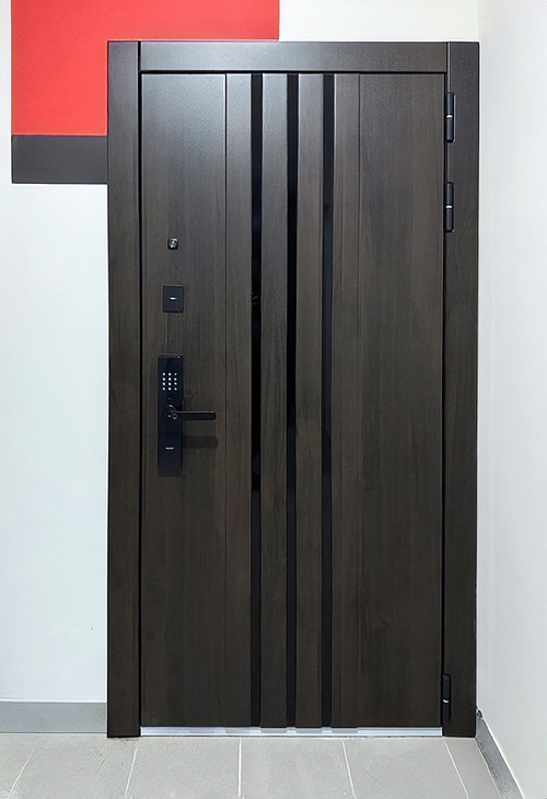 Квартирная дверь со smart-замком Квартирная дверь со smart-замком