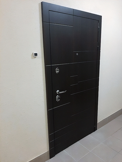 Квартирная металлическая дверь