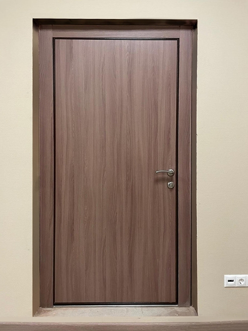 МДФ дверь со скрытыми петлями, вид изнутри