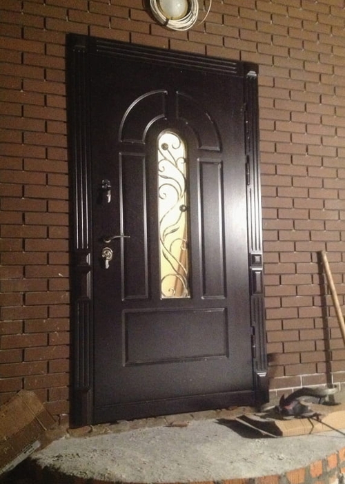 МДФ дверь с ковкой МДФ дверь с ковкой