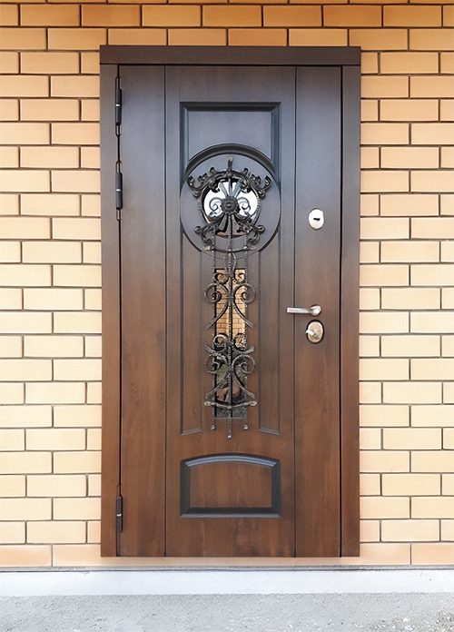Морозостойкая дверь с узорной ковкой Морозостойкая дверь с узорной ковкой
