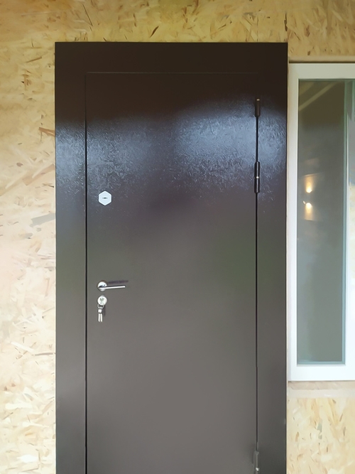 Нестандартная дверь (кп «Раздоры», Рублево-Успенское шоссе) Нестандартная дверь (кп «Раздоры», Рублево-Успенское шоссе)