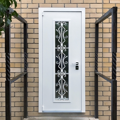 Остекленная дверь с кованой решеткой