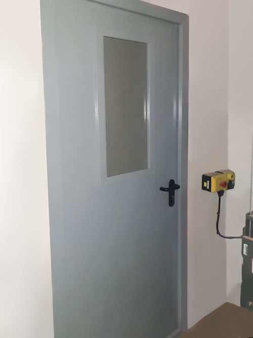 Остекленная дверь, фото изнутри (ул. Новый Арбат) Остекленная дверь, фото изнутри (ул. Новый Арбат)