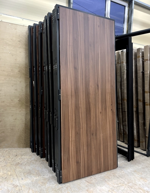 Партия дверей EIS-60 с HPL-пластиком Партия дверей EIS-60 с HPL-пластиком