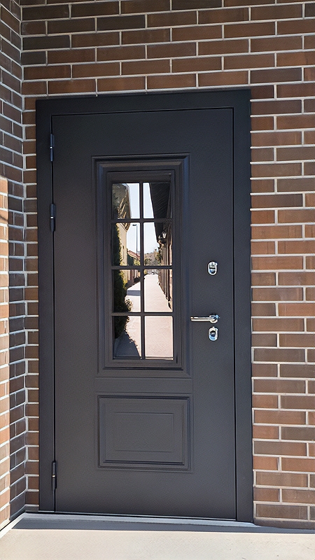 Порошковая дверь с окном и металлобагетом Порошковая дверь с окном и металлобагетом