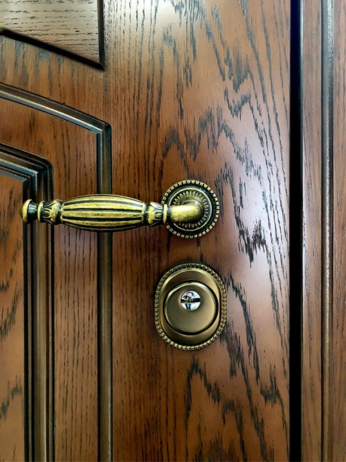 Ручка и замок Ручка и замок