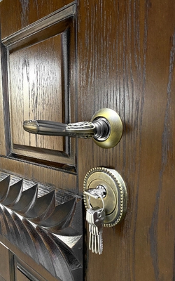 Ручка и замок Ручка и замок