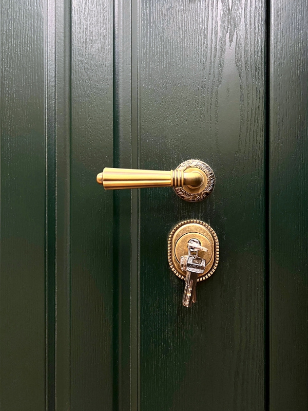 Ручка и замок, фото спереди Ручка и замок, фото спереди