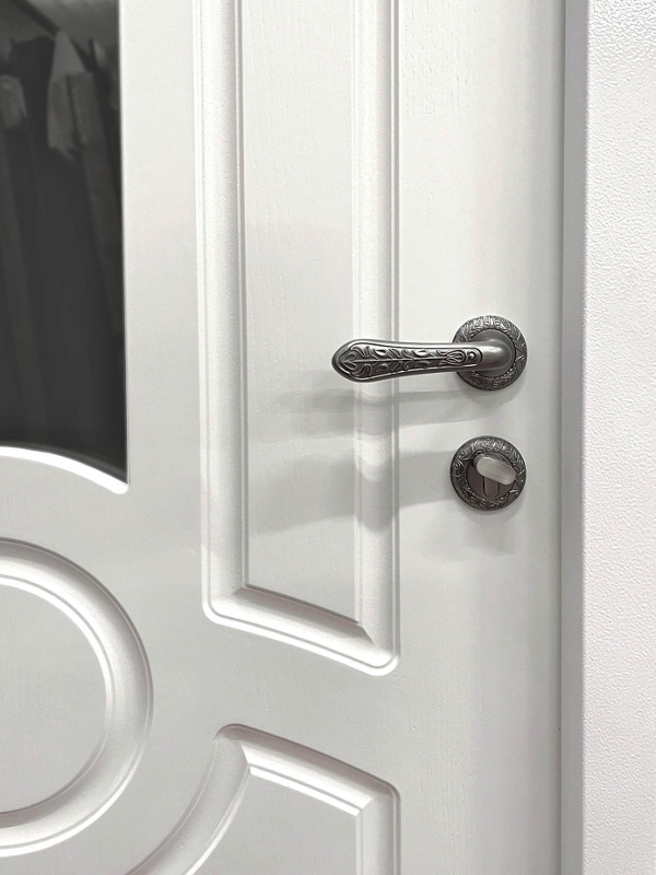 Ручка и замок с цилиндром Ручка и замок с цилиндром