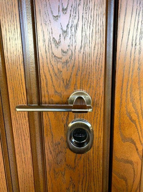 Ручка с внешней стороны Ручка с внешней стороны