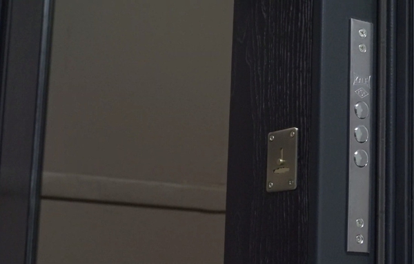 Панель с зеркалом