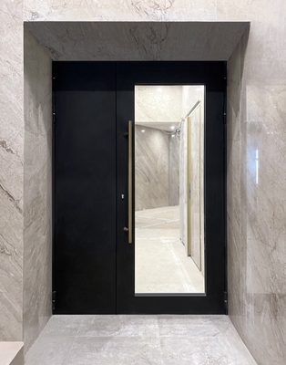 Техническая дверь с максимальным остеклением в ЖК возле ст. м. «Арбатская»