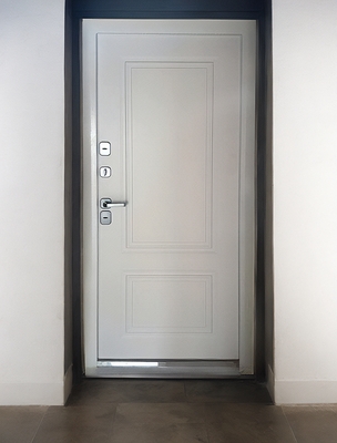 Уличная дверь в дом