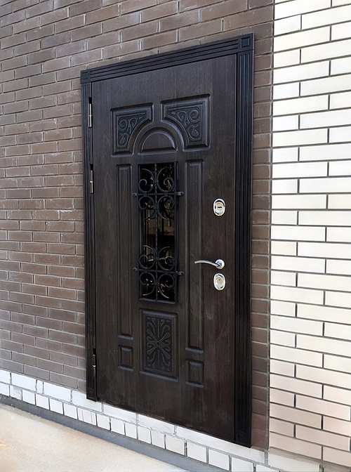 Утепленная дверь в доме с МДФ Утепленная дверь в доме с МДФ