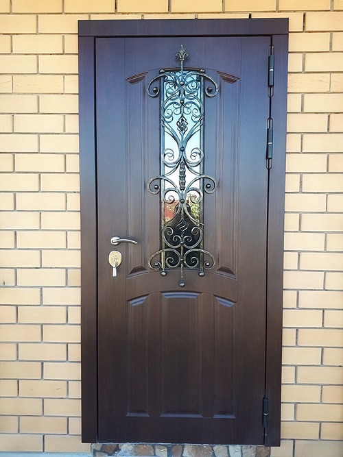 Входная дверь со стеклом и ковкой Входная дверь со стеклом и ковкой