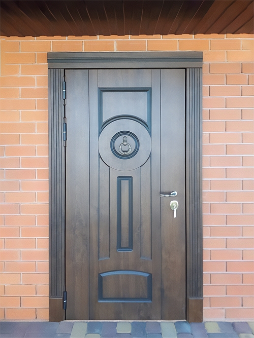 Входная дверь со стукалкой