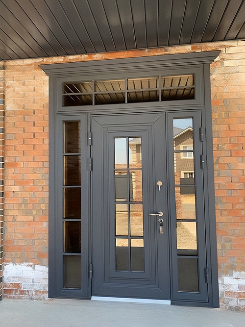 Входная парадная дверь со стеклом