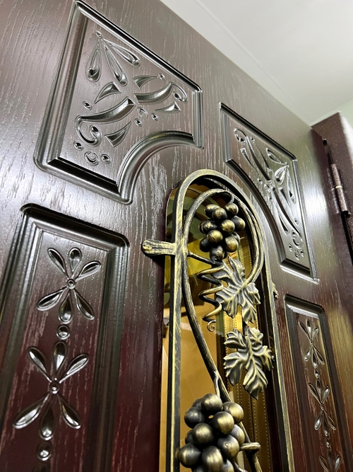 Внешняя сторона двери Внешняя сторона двери