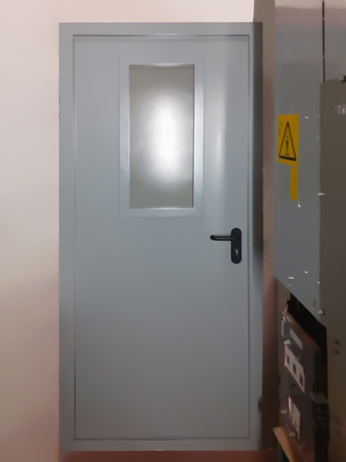 Внутренняя сторона двери со стеклом (ул. Новый Арбат) Внутренняя сторона двери со стеклом (ул. Новый Арбат)