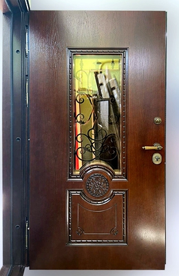 Внутренняя сторона парадной двери Внутренняя сторона парадной двери