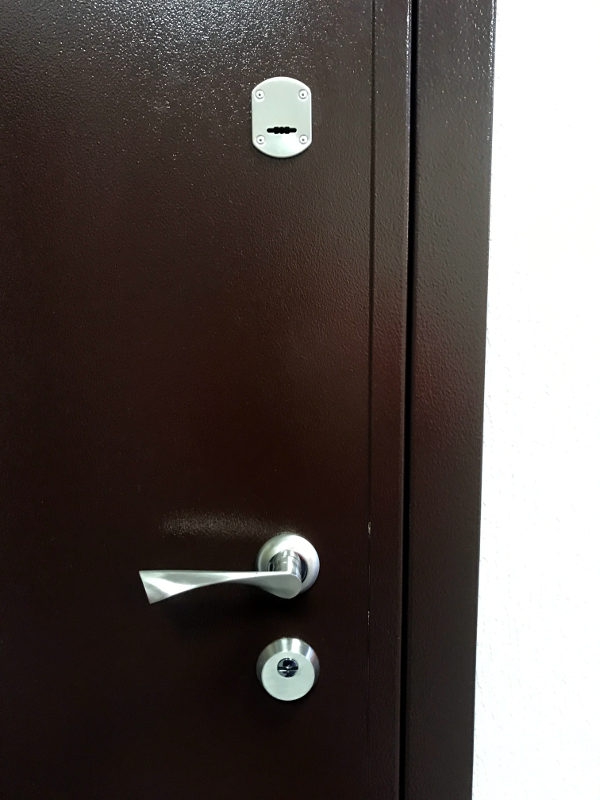 Замки и ручка Замки и ручка