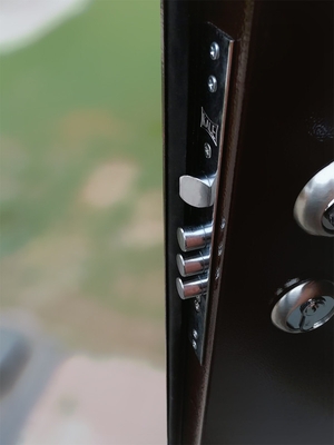 Замок двери (д. Жостово) Замок двери (д. Жостово)