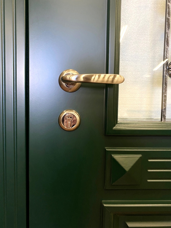 Замок и ручка, вид спереди Замок и ручка, вид спереди