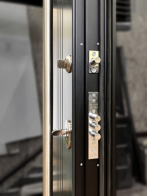 Замок и задвижка Замок и задвижка