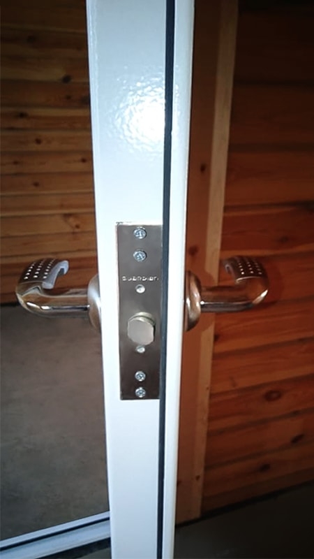 Защелка в двери Защелка в двери